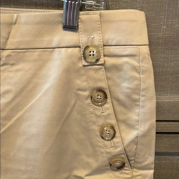Banana Republic Women's Tan Button-Detail Shorts size 10 New!! - Picture 4 of 5